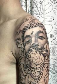 men big arm Buddha tattooKép jóképű tartózkodás