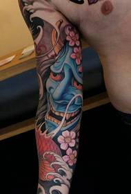 Bolso brazo tatuaje clásico tatuaje tatuaje lleno de encanto
