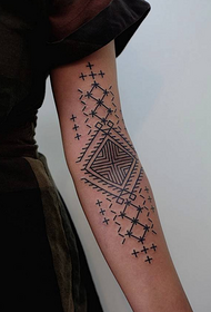 paže alternativní totem tetování