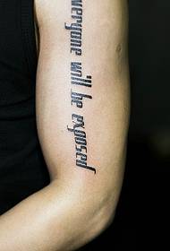 braț pentru bărbați în afara cuvântului englezesc tatuaj tatuaj