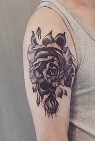 foto tatuaggio braccio mai battibile