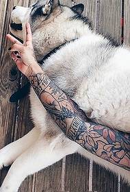 játszani a rossz kutya kar tetoválás tetoválás