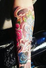 Gambar tato kembang kembang lengan lucu