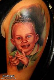 nen de braç Patró de tatuatge