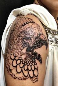 tatuatge de tòtem de cap d'àguila de braç