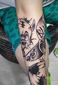 söta stygga armen svartvita apa tatuering mönster