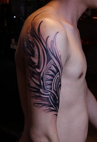 braccio freddo tatuaggio ali nere grigie