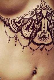 patrón de tatuaje tótem del paisaje del abdomen