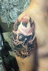 braccio bianco e nero piccolo tatuaggio immagine piena di personalità
