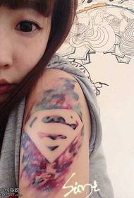 Arm Superman logo tätoveeringu muster