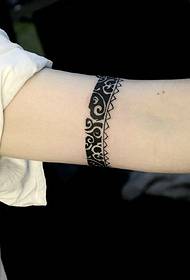 imagem de tatuagem de totem de braço bonito de moda