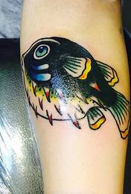 rokas krāsa lielām acīm cute mazu zivju tetovējuma attēls