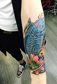 Arm blau Tintenfisch Tattoo Bild glamourös