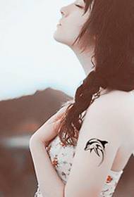 소녀 팔 아름다운 돌고래 귀여운 문신