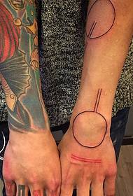 image de tatouage double bras très intéressante confiance supplémentaire