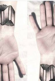 braccio pieno di personalità tatuaggio tatuaggio totem