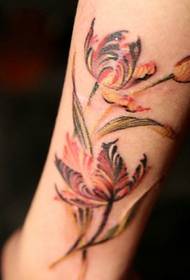 immagine del tatuaggio bellissimo fiore braccio bellissimo