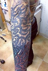 arm swart en wit totem tattoo is bedwelmend