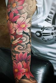 rankos gėlių tatuiruotės nuotraukos visur kvepia