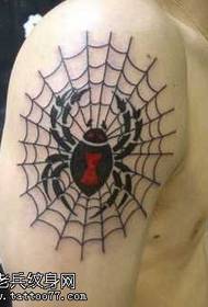 Velký pavučina tetování vzor