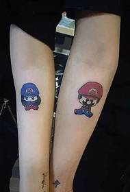 süßes Cartoon Paar Charakter Arm Tattoo Bild