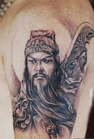 Большая мужская татуировка с изображением 18000 человек