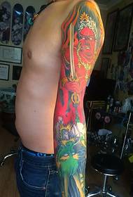 Tatuaggio totem personalità braccio lucido