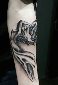 tri moderne modne ruke crno-bijele tetovaže Totem