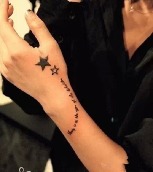 Татуировки на запястье для девушек звезды